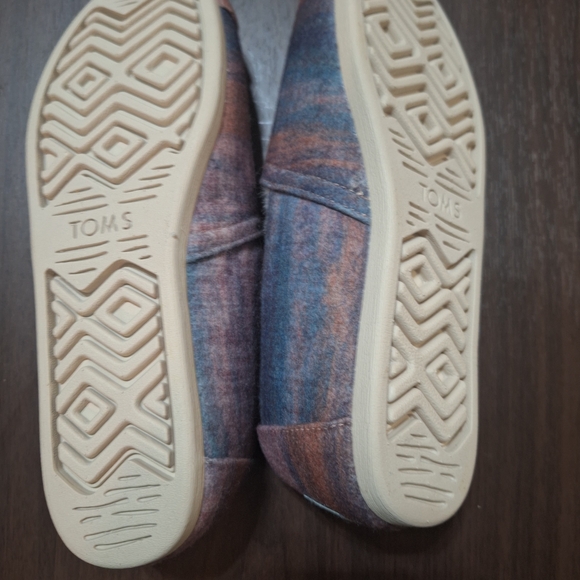 TOMS Women's Multicolor Slip-On Shoes - Picture 5 of 8